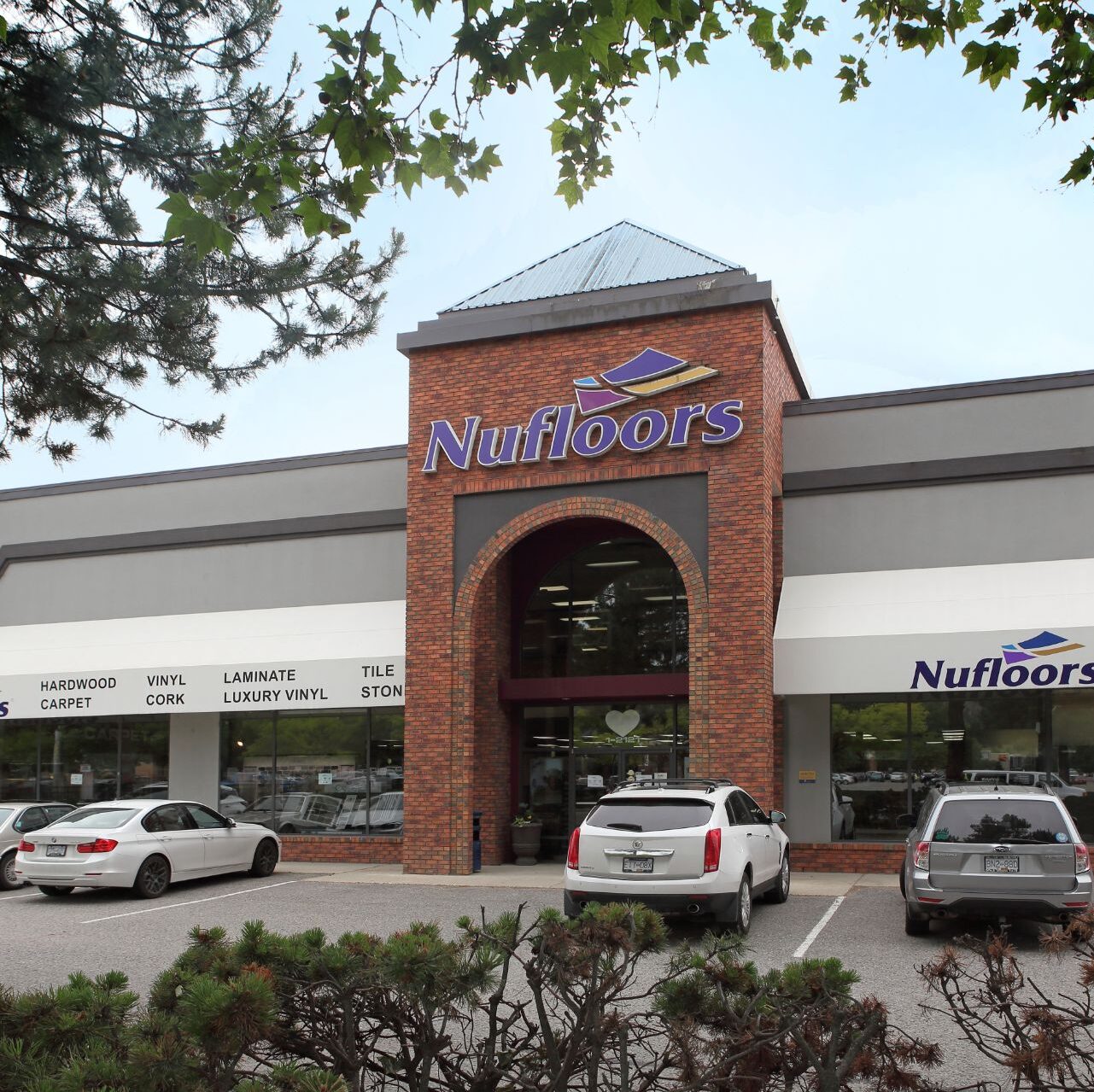 Exterior building view of the Nufloors Kelowna entrance; this store is part of the Nufloors flooring group, the best flooring franchise in Canada. 