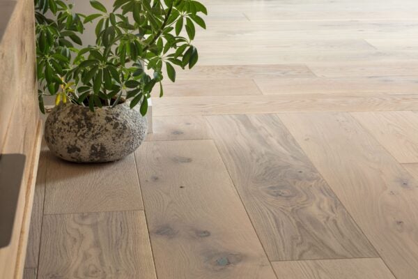 Hardwood Floors: Should You Replace or Refinish Them? post thumbnail